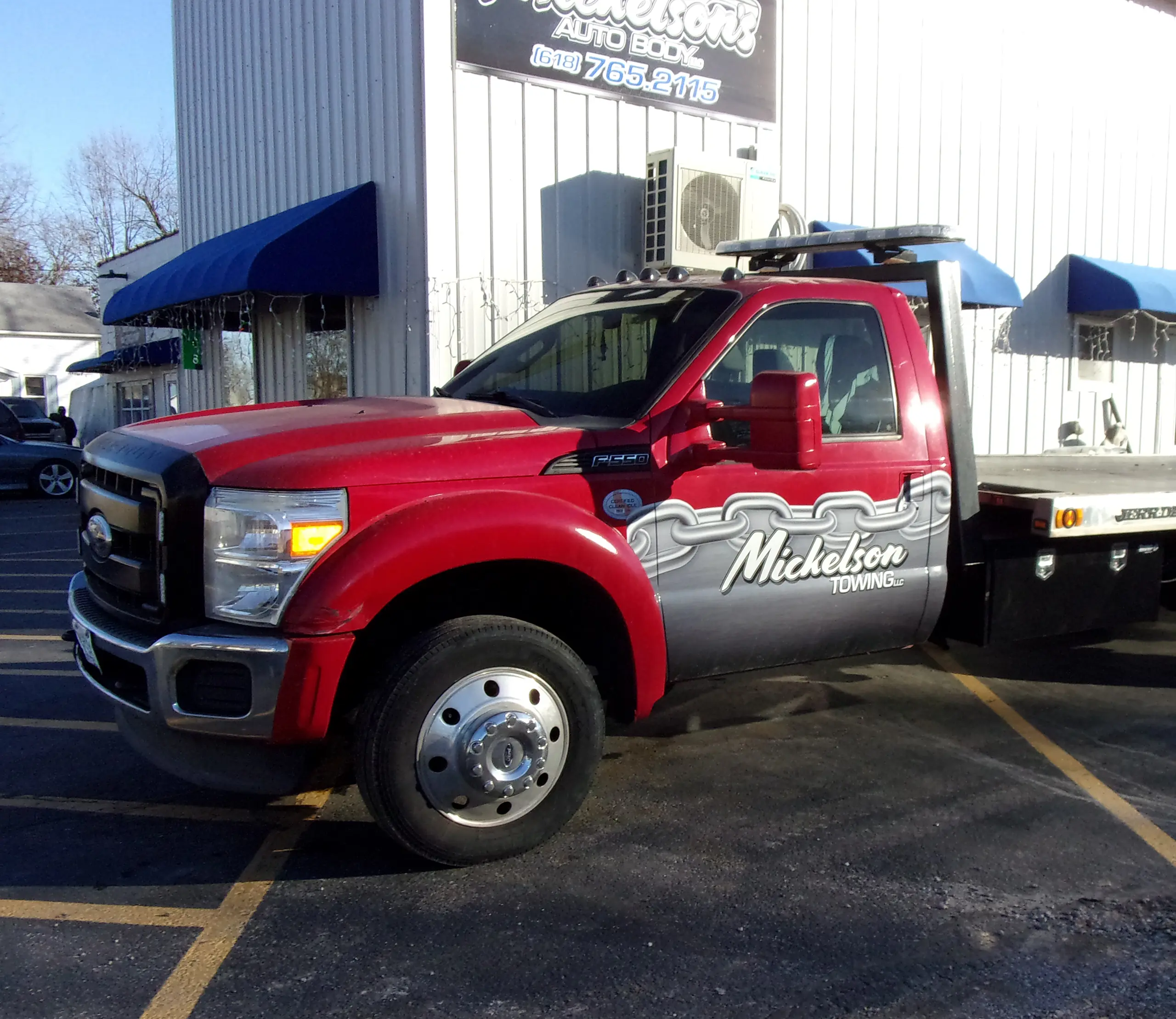 Mickelson Auto Body & Towing Bartelso IL